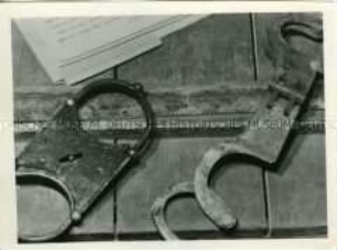 Handschellen für Häftlinge des KZ Auschwitz