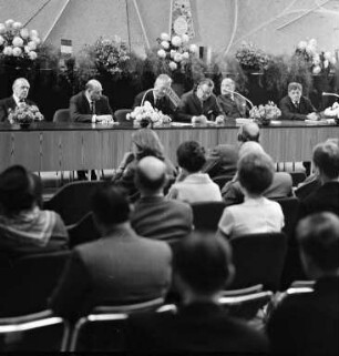 Französisch-deutsches Parlamentariergespräch über Berlin im Bürgersaal des Rathauses.