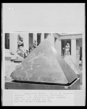 Spitze der Pyramide Amenemhet' III. aus Dahschur