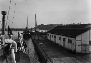 Pier : Anlegestelle im Hafen.