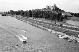 Breisach: Von der Brücke, Rheinufer mit Münster