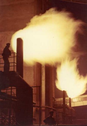 Gaswerk Kattwyk : Hamburg-Wilhelmsburg. Gaswerk Kattwyk. Abfackeln Hierbei werden die nicht genutzten oder nicht nutzbaren Gase nicht direkt durch Abblasen in die Umwelt entlassen, sondern im Vergleich wird durch die Verbrennung die Umweltbelastung verringert