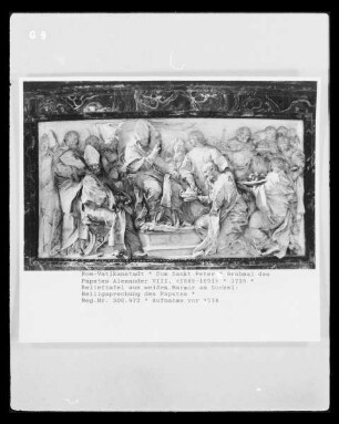 Grabmal des Papstes Alexander VIII., Relief mit der Krönung des Papstes