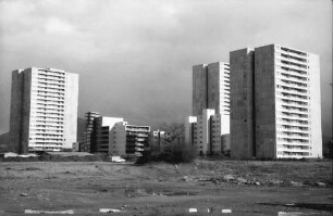 Freiburg; Weingarten: Weingarten Ost; Hochhausgruppe Krozinger Straße von Westen