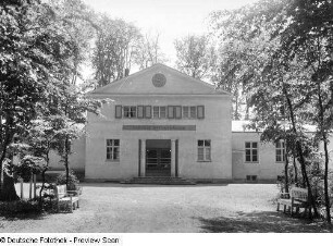 Empfangsgebäude : Bad Doberan-Heiligendamm, Bahnhof, Empfangsgebäude, Stadtseite