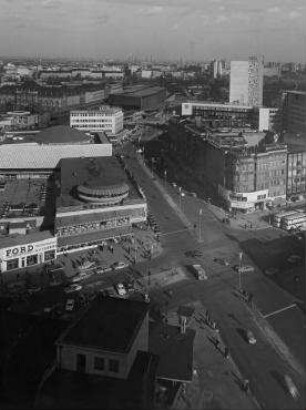 130° Panorama, Bild 4 von 7. Blick entlang dem Kurfürstendamm auf das Viktoria-Areal Richtung Breitscheidplatz. Berlin-Charlottenburg, Kurfürstendamm