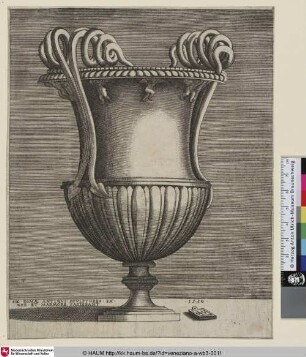 [Antike Vase mit zwei schlangenförmig eingerollten Henkeln und den oberen Kranz tragenden Putten]