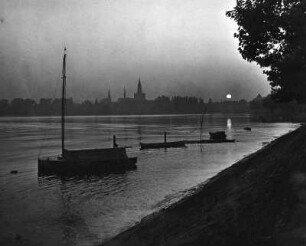 Am Bodensee, Konstanz, Segelboothafen bei Nacht