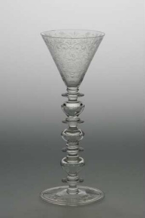 Balusterpokal mit Darstellungen zu Fruchtbarkeit und Erntesegen