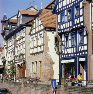 Gelnhausen. Untermarkt. Häuser an der Nordseite von Südosten