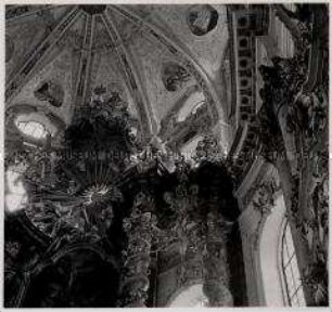 Fürstenfeldbruck, Kloster Fürstenfeld, Inneres, Hauptaltar, Bekrönung
