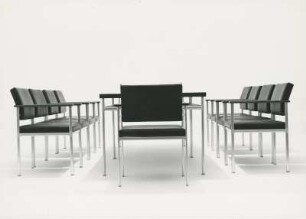 Tisch "Mod. 31 / 71" und Sessel "Mod. 1 / 14" von Ernst Moeckl