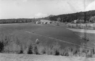 An Fuchsriegelhang : Blick über ein Tal auf das Künische Gebirge an der Grenze zwischen Bayern und Böhmen