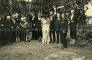 Tauf-Gesellschaft im Hof
