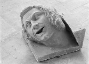 Kopf eines Mannes vom Ostturm des südlichen Querhauses der Kathedrale Notre-Dame zu Reims