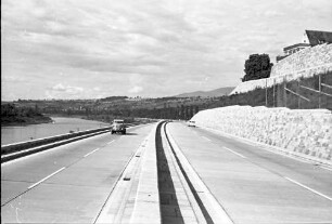 Rheinweiler: Autobahnbauwerk Doppelrampe; Ansicht von Süden mit Stützmauer