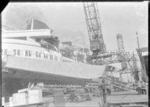 Beladen des Hochseepassagierdampfers "Bremen", Bremerhaven?