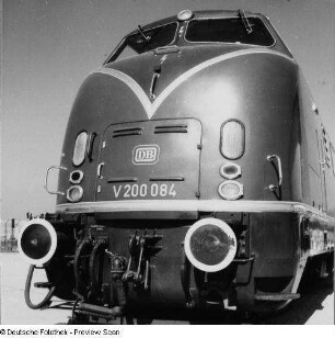 Diesellokomotive V 200 084 der Deutschen Bundesbahn (DB). Frontansicht