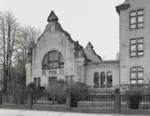 Fichteschule : Neugersdorf, Fichteschule, Straßenansicht der Turnhalle