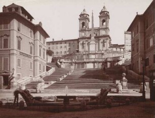 Kirche Santa Trinita dei Monti und Spanische Treppe in Rom