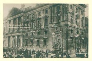 Novemberrevolution: "Straßenkämpfe in Berlin. Zerstörungen am Marstallgebäude."