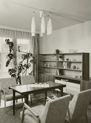 Couchtisch : Musterwohnzimmer (1962; Zentrales Entwicklungsbüro Berlin)