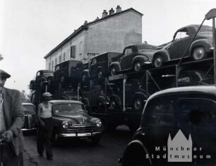 Mailand. Autotransport der Fiat-Werke