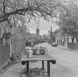 Gablenz : Gablenz. Dorfstraße. Blick zur Trinitatiskirche