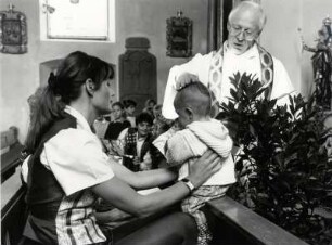 Taufe in einer katholischen Dorfkirche