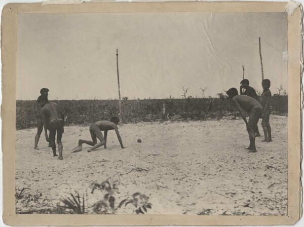 Jeu de tête des Paressi-Kabishi à Kalugare, dans la région des sources du Jauru