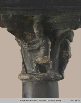 Kapitell mit der Steinigung des Heiligen Stephanus (oder Hiob?) - N7B8