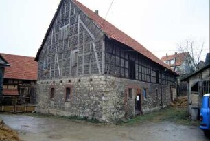 Stall mit EG in Natursteinmauerwerk, OG Fachwerk, mit Steinen ausgesetzt