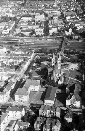 Freiburg: Herz-Jesu-Kirche, Stühlinger und Bahnhof