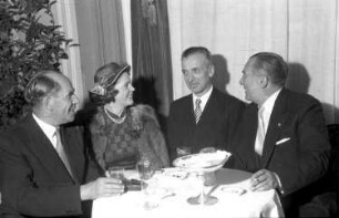 Madrid (Spanien): Empfang im Hotel Ritz; am Tisch