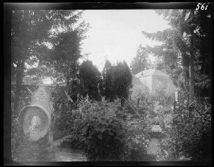 Cléry-sur-Somme (Dep. Somme): Soldatenfriedhof (?)