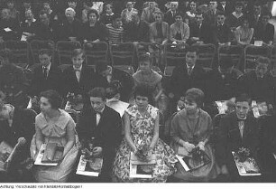 Jugendweihen, 1961 / 1963 & Dresden, Jugendstunde bei der Stadtleitung der Sozialistischen Einheitspartei Deutschlands (SED), im VEB Sachsenwerk Niedersedlitz, am Dresdner Stadtmodell, am Landgericht, mit Heinz Bausch, u.a., 1961 / 1963