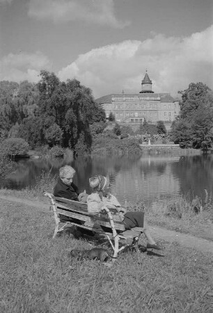 Wiesenburg/Mark. Schloss Wiesenburg, vom Schloßpark aus
