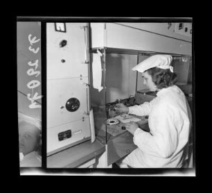 Montage der Epitaxie-Planar-Diode 4, Foto Juni 1973