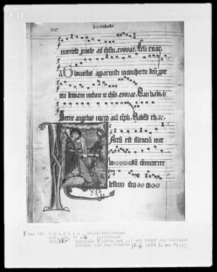 Antiphonar, vermutlich aus einem Zisterzienserkloster — Initiale F (actum est) mit dem Kampf des heiligen Michael, Folio 37verso