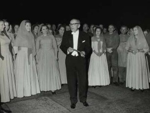 [Arthur Rother mit Urkunde]