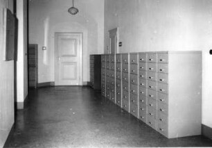 Dresden-Altstadt, Augustusstraße 2. Ständehaus (1901/1907; P. Wallot). Hausflur im Bereich der Deutschen Fotothek. Ansicht mit Stahlschränken. Zustandsaufnahme