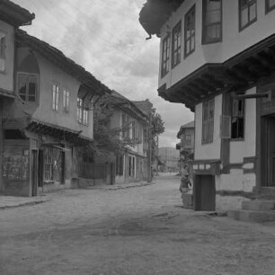 Die bulgarische Kleinstadt Trjawna an den nördlichen Hängen des Balkangebirges liegend
