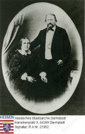 Heldmann, Christian, Dr. med. (1808-1866) / Porträt, stehendes Kniestück, rechts neben ihm sitzend Ehefrau Margarethe geb. Hild (1817-1875) in Oval