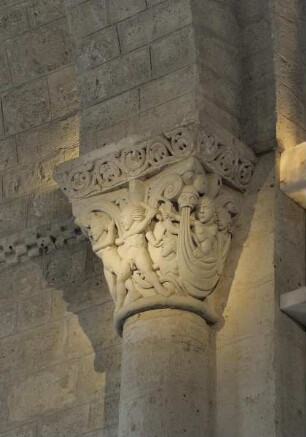 Romanische Kapitelle im Inneren — Kapitell 47: Orestes tötet Klytaimnestra