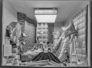 Hebers Schaufenster : Bautzen. Bettenhaus Heber, Wendische Straße 9. Schaufenster