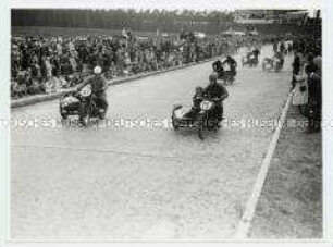 Start beim Motorradrennen in Berlin-Wannsee