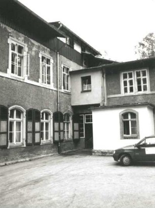 Berggießhübel (Bad Gottleuba-Berggießhübel), Ernst-Thälmann-Straße (Siedlung) 57. Bethlehemstift (1905). Hofansicht (Teilansicht) mit Anbau