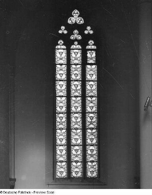 Heilbad Heiligenstadt. Katholische Pfarrkirche St. Marien. Innenansicht. Glasfenster