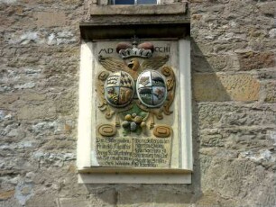 Stadtbefestigung - Stadttor (oberer Torturm) Feldseite - Allianzwappen Jahr 1703 Herzog Württemberg und Gattin