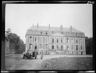 Estrées-Deniécourt (Dep. Somme, Frankreich): Schloss (Vorderansicht)